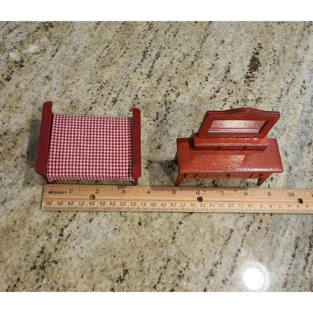 Greenbrier International Doll House Furniture Red Wood Plaid Bed. Mirror Dresser - Picture 8 of 11